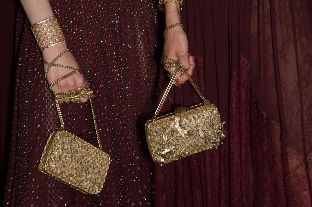 Can't stop talkin' about #ElieSaab Couture FW 15.The dream of every princess. Shimmerin' shades of gold. GOD LOVE IT.
