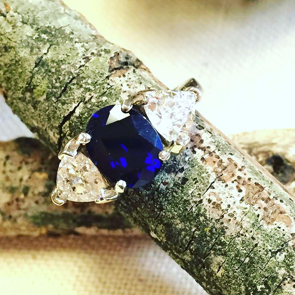 Please September, don't go! Here's one last sapphire before we turn the calendar. 📅 #mulle… ift.tt/1O2zZJF