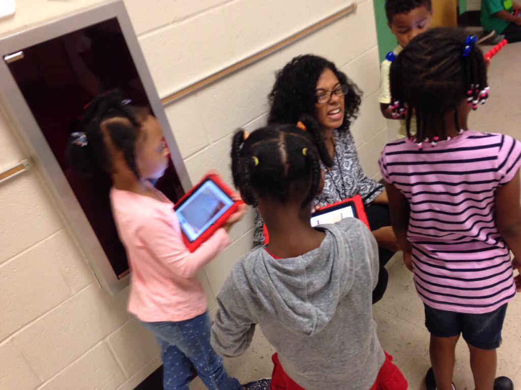 maggieLphillips's tweet photo. @drmcgaughy Leading the way with @Seesaw in kindergarten! #engagecobb #huskychat http://t.co/upvDBzExhv
