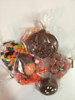 NiemannsCandies's tweet photo. With October fast approaching, be sure to stop by and try some of our homemade Halloween candy! #Chocolatepumpkins http://t.co/AKX3k3iCwN
