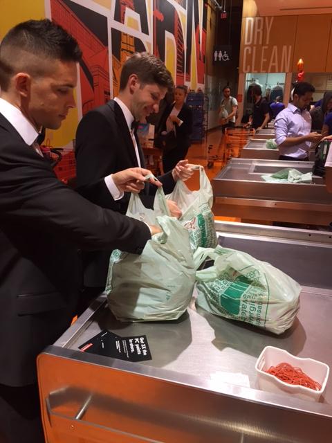 beccles08's tweet photo. Check out these dapper grocery baggers at Loblaws on the weekend, now that's #service. #PCFWorldElite http://t.co/XNfS9fmM09