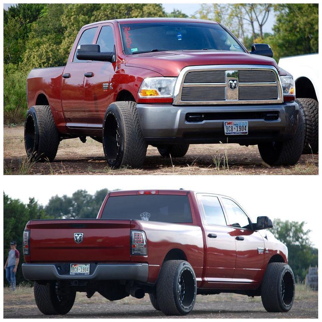 TruckDaily's tweet photo. @tx_straight6
Low and wide! #racetruckstance #notmadeforturning #straightonly http://t.co/58xcMohviJ