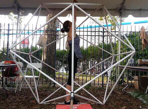 daniela_bertol's tweet photo. The #MovementInfrastructure at #MakerFaire #moving and practicing #yoga in the #LabanIcosahedron http://t.co/rgndoszhiR