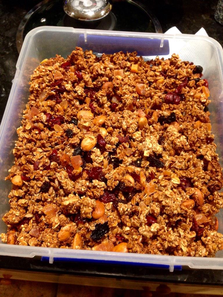 paulinedaniels's tweet photo. Cooking for Strathvaich. Highlands here we come..!! @bryonydaniels @Strathvaich @Ctrdaniels #tablet #granola http://t.co/fAjdpmqZgF