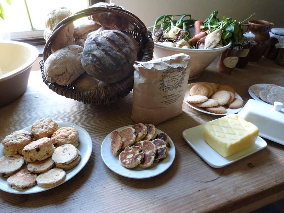 shugboroughNT's tweet photo. Have we missed it or has no one mentioned #GBBO yet? Life's one big bake off here #staffordshirehour #DietOutOfWindow http://t.co/ejNktuFsLI