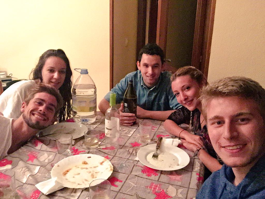 LaGuaridaSA's tweet photo. Los invitados de hoy en La Guarida son @isaaOoo y #Jesus. Hemos disfrutado de un buen bacalao dorado http://t.co/18CrziB91o