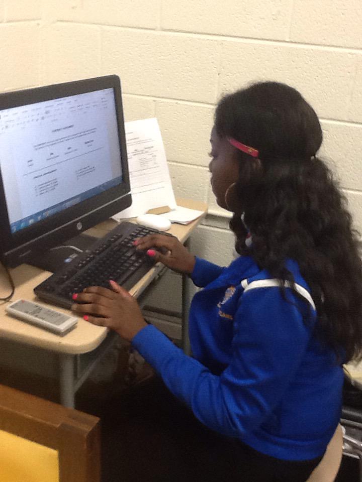 kmhsrobotics's tweet image. Researching as always.! 💻👀🐻