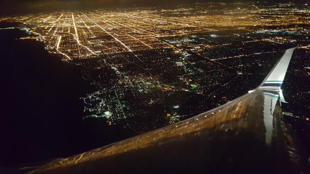 BusymamaJames's tweet photo. 737 into Chicago #iflyalaska @alaskair http://t.co/GToqreUAWZ
