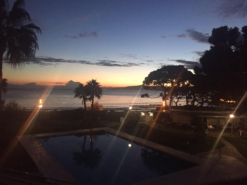 HazelWilliams11's tweet photo. Not a bad view from my balcony 👌 #spain #salou #holiday #sunset http://t.co/a6RYBgzvlf