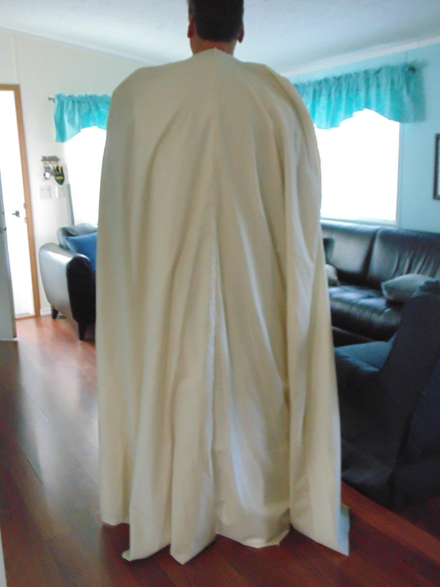 AlterationsCass's tweet image. It fits! Darth stopped by. The cape sample is perfect! #rebellegion #alphabase #garrisontitan #501stLegion