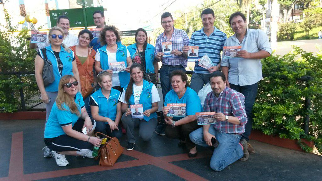 christiandechat's tweet photo. Recorremos las calles de Posadas contando a los vecinos nuestras propuestas de gestión comunal, somos #PasiónPorHacer http://t.co/BlSmhSsYkg