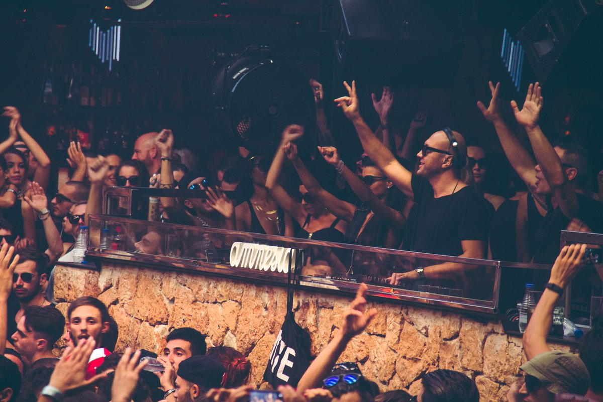 marcocarola's tweet photo. .@MusicOnOfficial #Closing. Thank u all for another unforgettable summer! :) #MusiconAmnesia https://t.co/B6FVT36ZnL http://t.co/1EBu5aNUho