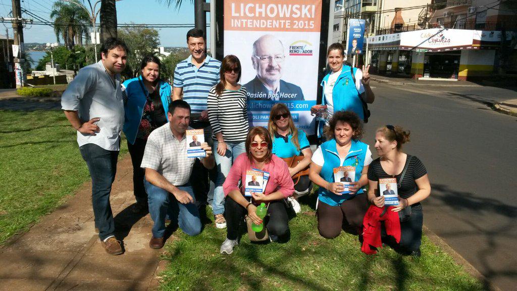 christiandechat's tweet photo. Recorremos las calles de Posadas contando a los vecinos nuestras propuestas de gestión comunal, somos #PasiónPorHacer http://t.co/BlSmhSsYkg