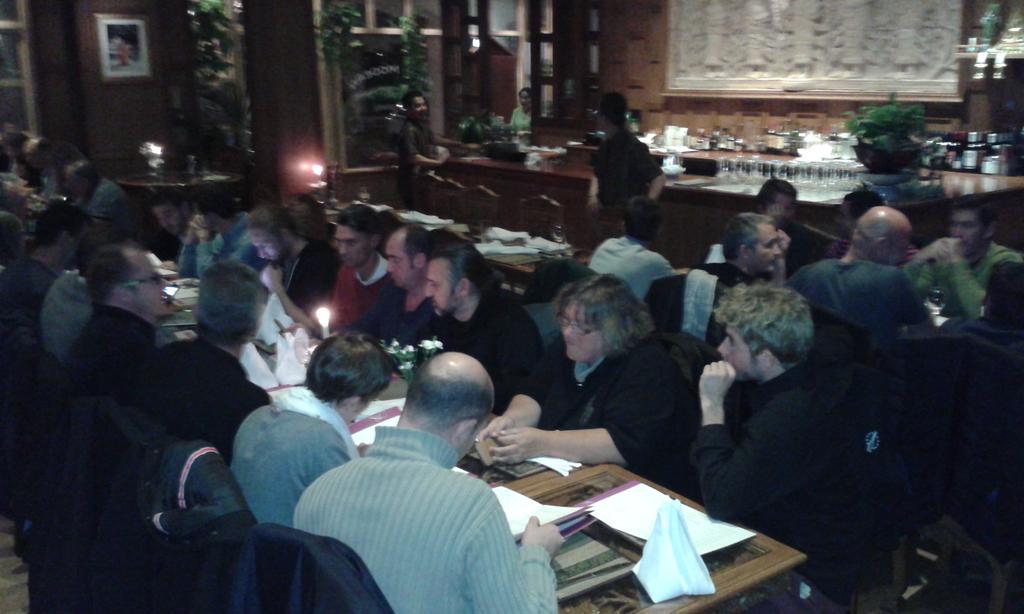 abelchristophe's tweet photo. La team @TF1 au complet #restothai #rugby2015 http://t.co/ilhmfY4bco