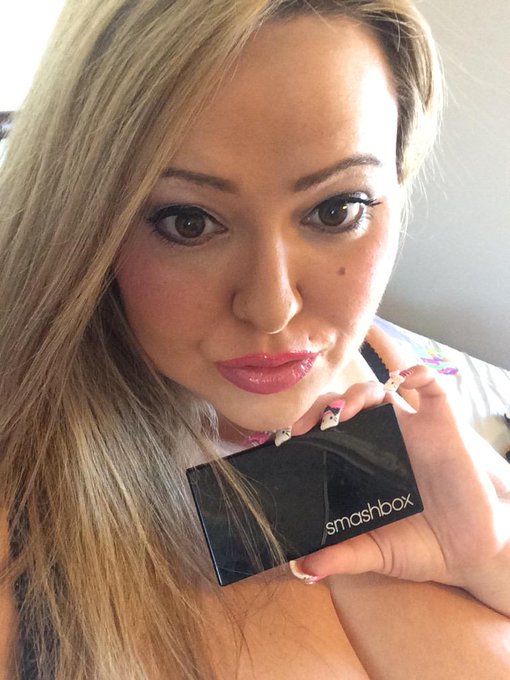 Got my new #smashbox contour palette!! Totes worth it!! LOVE IT!!!! http://t.co/uUxKC2rnkq<a href="/tag/smashbox"class="tags">#smashbox</a>