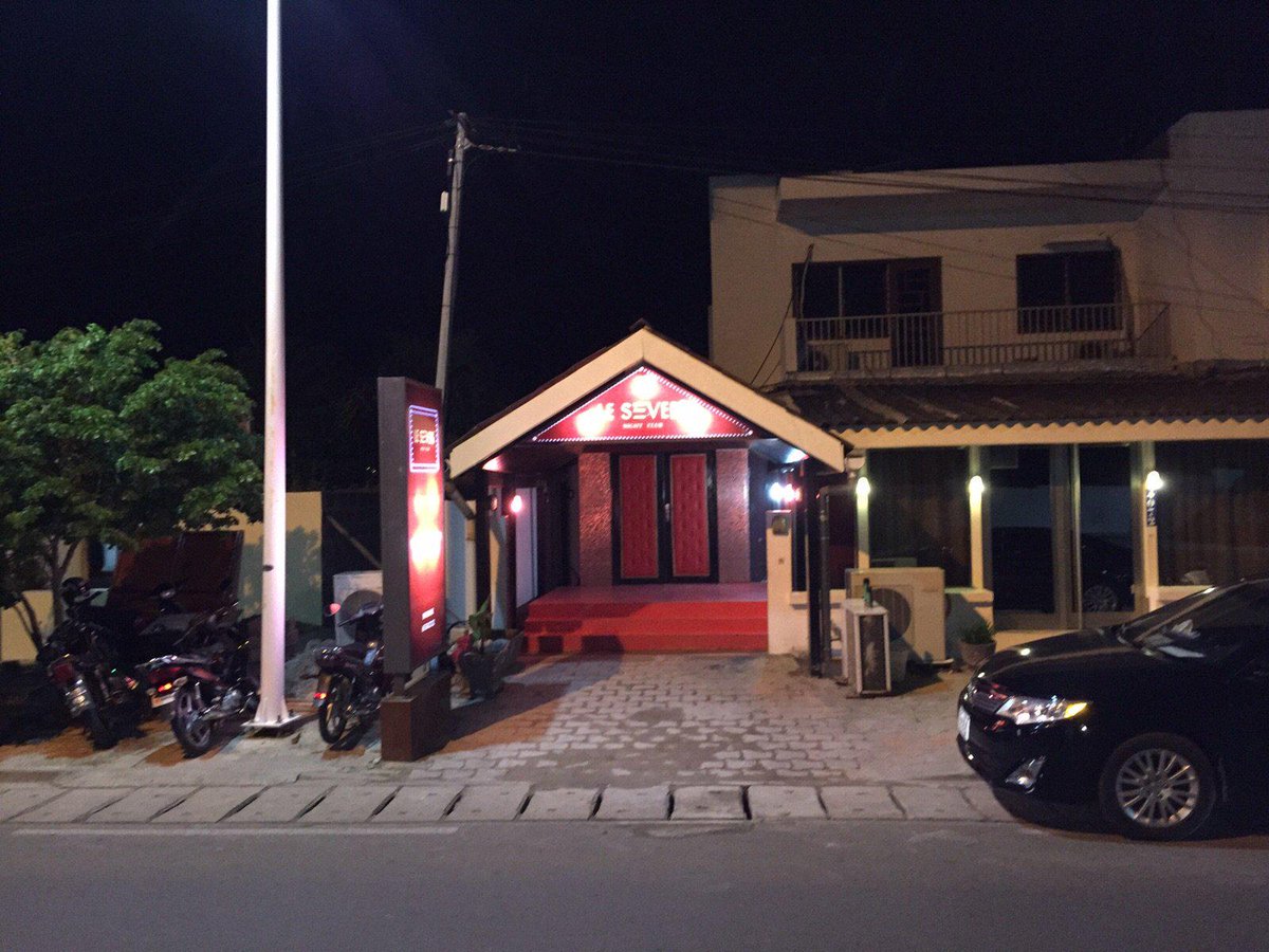 BeninSeven's tweet photo. la façade du Seven Night Club http://t.co/ub3lwdBnWw