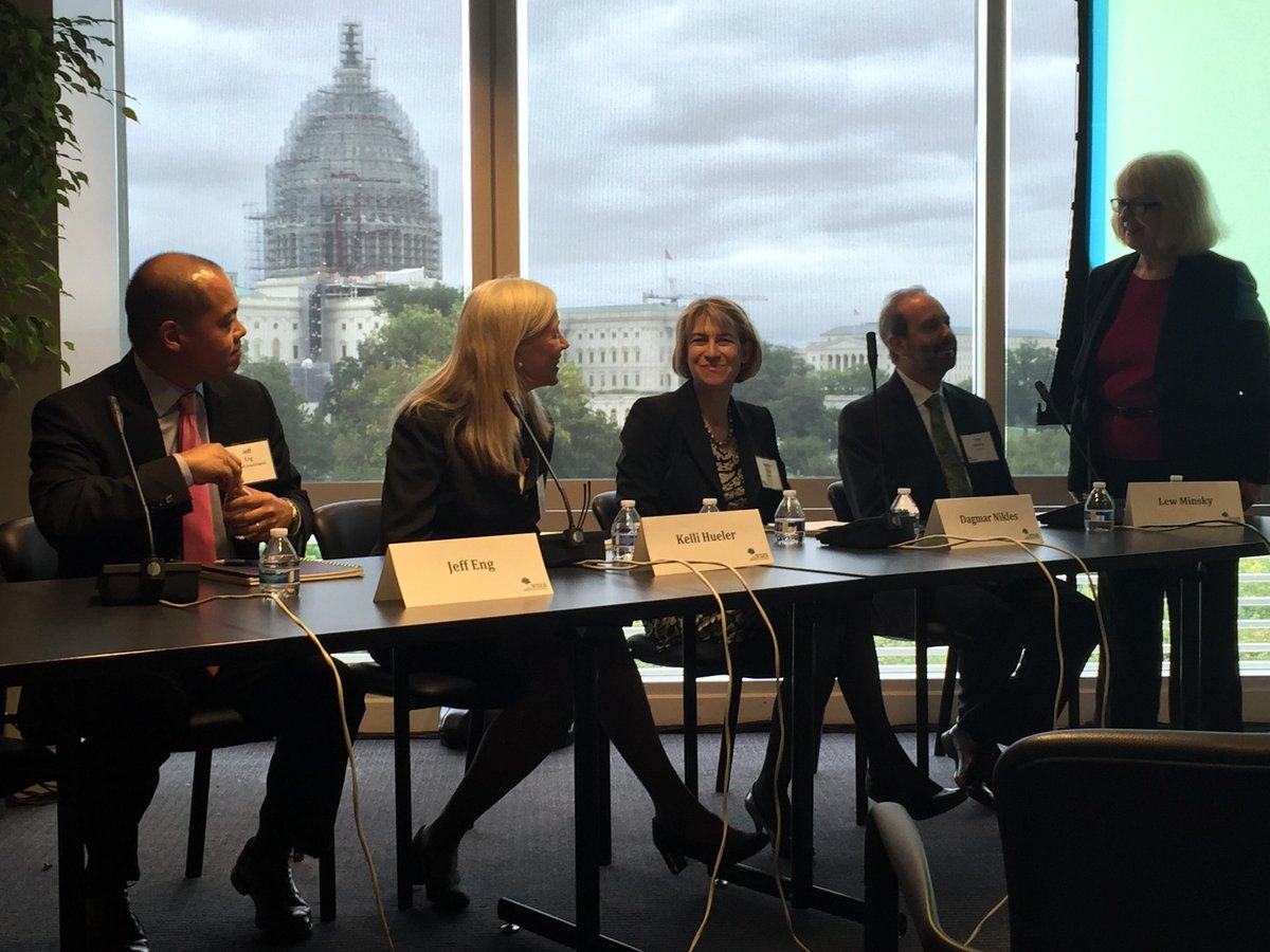 Great discussion <a href="/WISERwomen/">@WISERwomen</a> #AutoPortability Forum - Panel 3: Leading Edge Strategies &amp; Options #nocashoutnoregrets