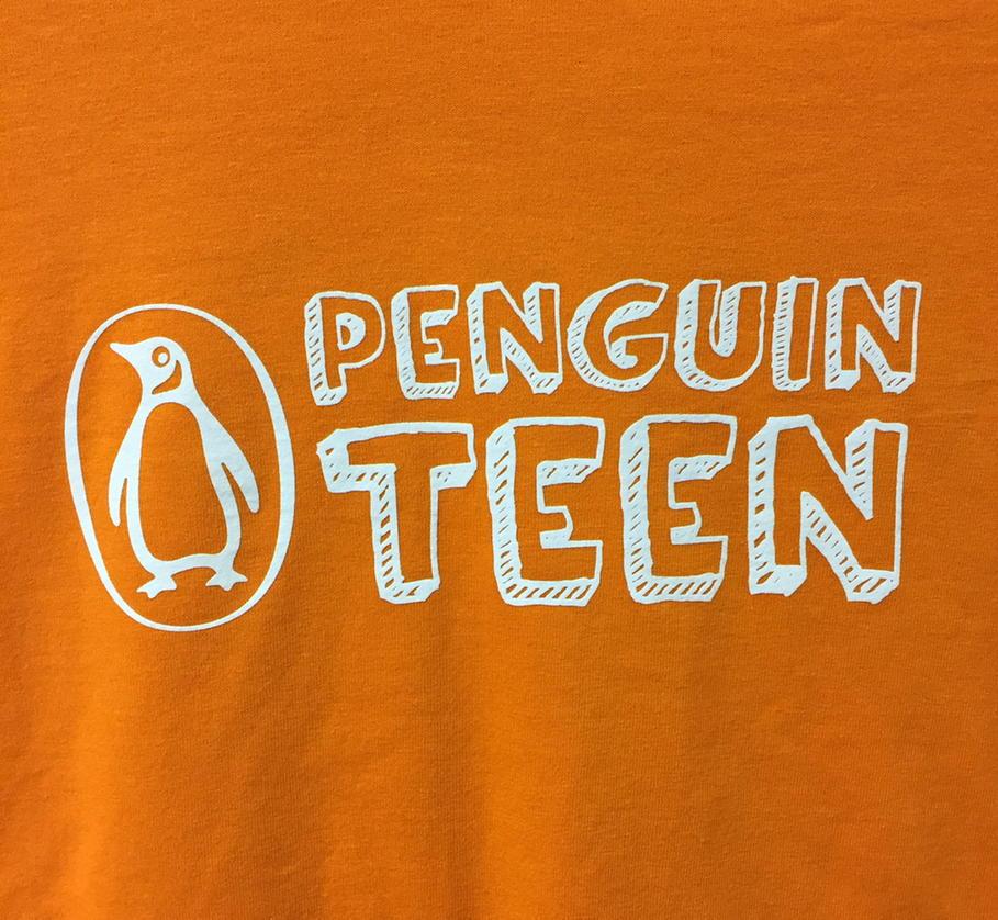 JustlyJennifer's tweet photo. A woman walks down the street in that shirt, people know she's not afraid of anything. #penguincon #prettycunning http://t.co/kEIeTgcd9U