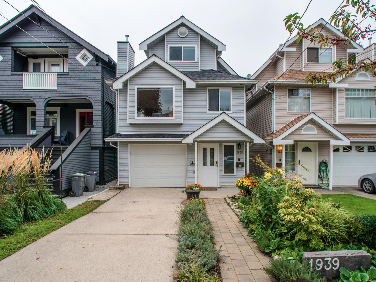 RealtorLindsie's tweet photo. Fantastic family home a short walk to Commercial Drive. Sneak peek Oct. 1 6:00 - 7:00. http://t.co/yhxtki2YPN http://t.co/kxsBBqYrZa