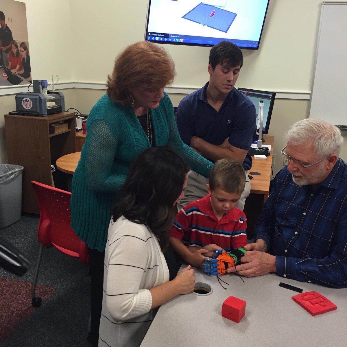 jacksonprep's tweet image. Wow- JP used a 3D printer to make this young boy a prosthetic hand!