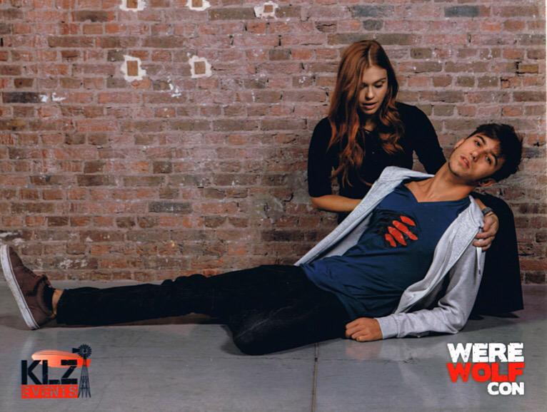 teenwolfbr's tweet photo. Nós quando conhecermos o elenco de Teen Wolf. Fotos: Elenco comparece na WereWolfCon - http://t.co/AwI0hTTS40 http://t.co/x2zZONdzYQ