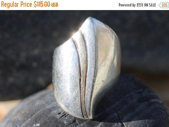 yourgreatfinds's tweet photo. Ring Sale Now Sterling Silver & 14k Gold Ring Kabana http://t.co/wVHoBET5B2 #yourgreatfinds #AbstractRing http://t.co/tFfF3CZqSl