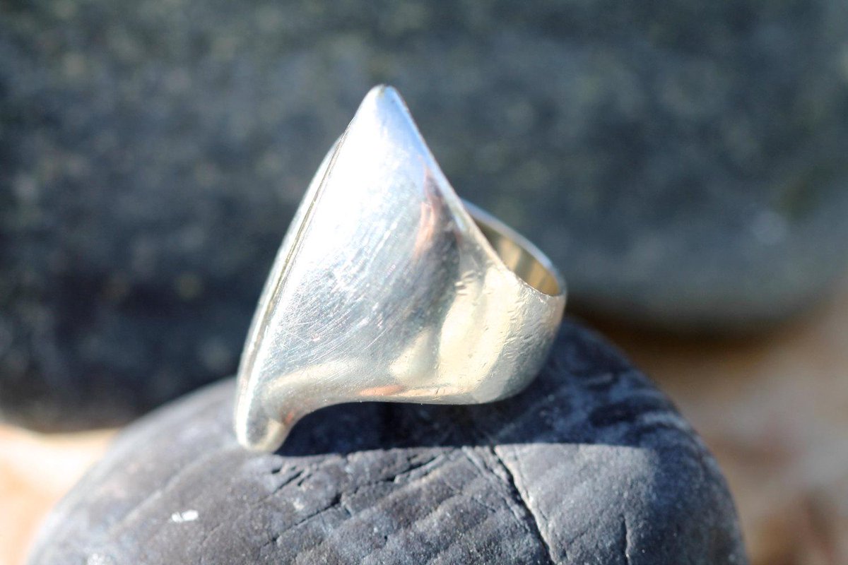 yourgreatfinds's tweet photo. Ring Sale Now Sterling Silver & 14k Gold Ring Kabana http://t.co/wVHoBET5B2 #yourgreatfinds #AbstractRing http://t.co/tFfF3CZqSl