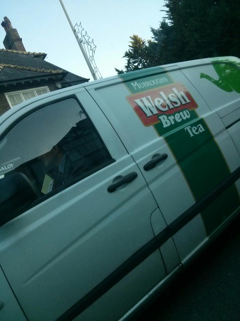 sovietspybob's tweet photo. @R_DanJones saw these #legends on my way home #panad @welshbrewtea http://t.co/xUk7EgX402