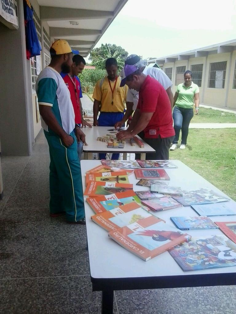 EdFisicaMiranda's tweet photo. Celebración de Escuelas Bolivarianas @WilliamsMacondo @machadoluis99 @rodulfohumberto @NicolasMaduro http://t.co/lKHtnUZtiO