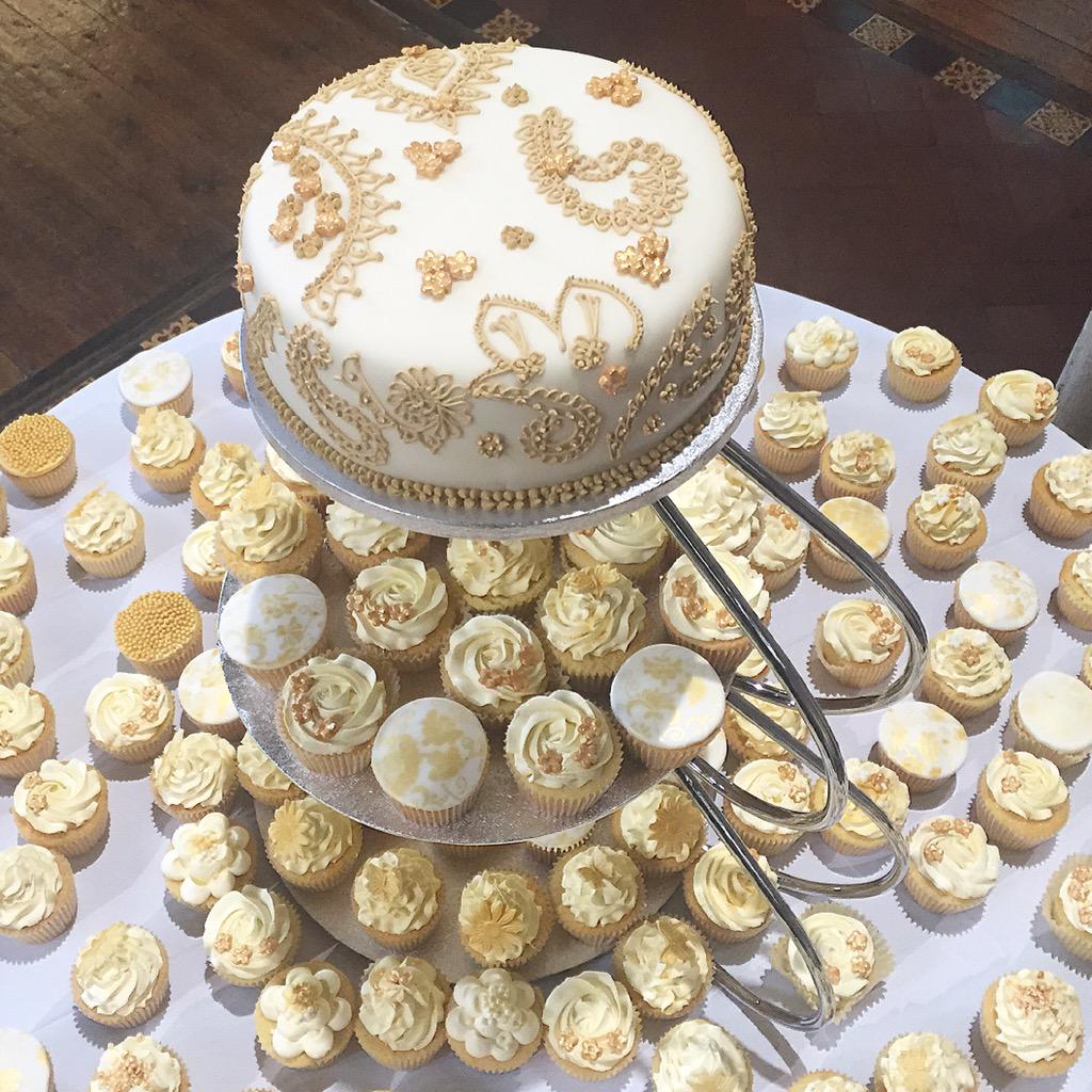 coco__cakes's tweet photo. #wedding #cococakes #leicester #vintage #bakeoff #baking #empire http://t.co/BbRvc15VhT