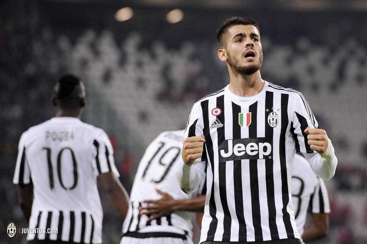 juventusfc's tweet photo. 🔄 Esce @AlvaroMorata, entra Zaza. 🔄
Tutti in piedi. #JuveSiviglia http://t.co/z85WM6qRJ9
