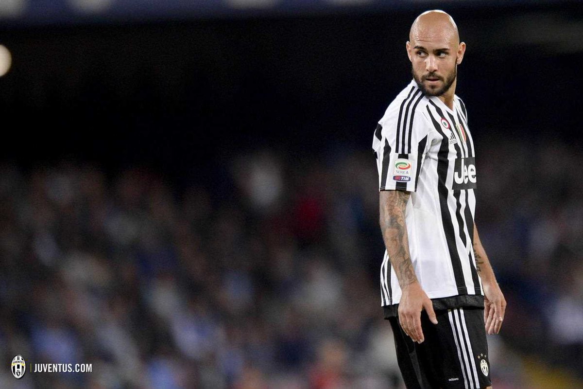 juventusfc's tweet photo. 🔄 Esce @AlvaroMorata, entra Zaza. 🔄
Tutti in piedi. #JuveSiviglia http://t.co/z85WM6qRJ9