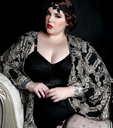 SimplyBeUSA's tweet photo. OH LA LA -- @Tess_Holliday looking tres Parisian for the first day of Paris Fashion Week! #SimplyBeFearless #PFW http://t.co/MZtblm7mPo