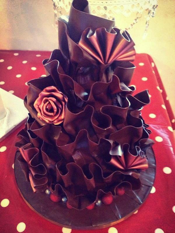 VelvetCakery's tweet image. #bakershour good evening guys here's my #chocolate cake, three tier chocolate cake, amaretto ganache &amp;amp; cherry jelly