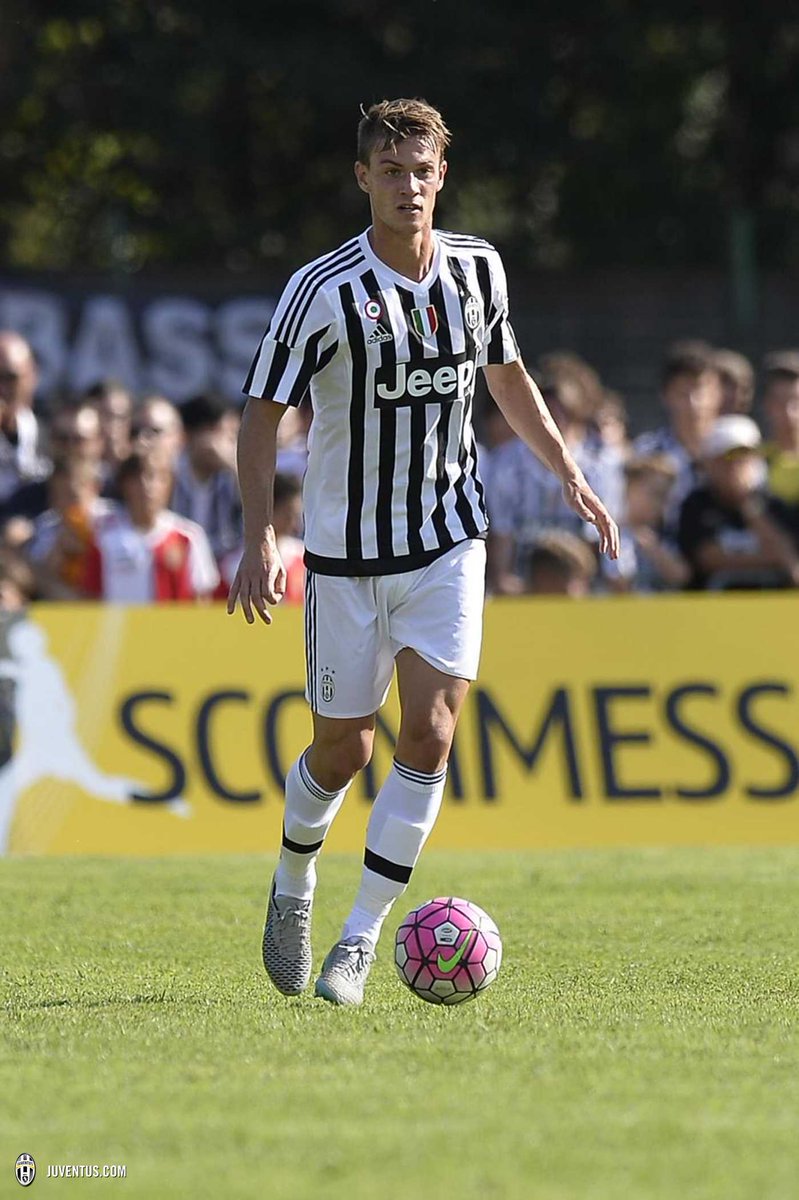 juventusfc's tweet photo. E stasera festeggiamo anche l'esordio in @ChampionsLeague e con la Juve per @DanieleRugani!! #JuveSiviglia http://t.co/OnfbGepRd6