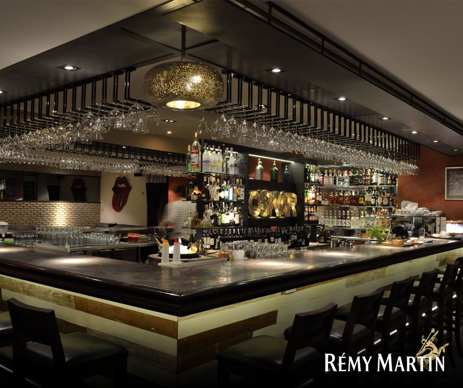 RemyMartinCarib's tweet photo. No matter where you night ends, let it begin with a glass of Rémy Martin.

#VSOP #Nightlife http://t.co/jYmGfCH0WH