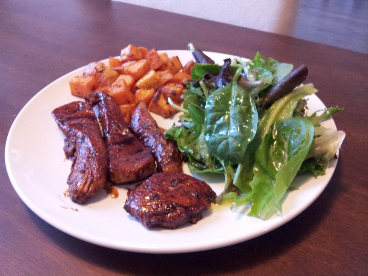 sarcourts's tweet photo. Honey balsamic chicken - don't worry it's super healthy because honey doesn't have carbs #justkidding #URWhatUTwEat http://t.co/J6rHnjuKjf
