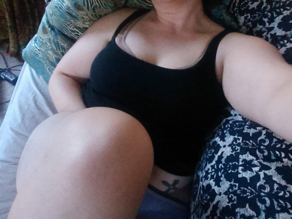 SylviasSecret's tweet photo. After work titties. Been a few days since I posted. 💙 http://t.co/lBArm4Se7Z