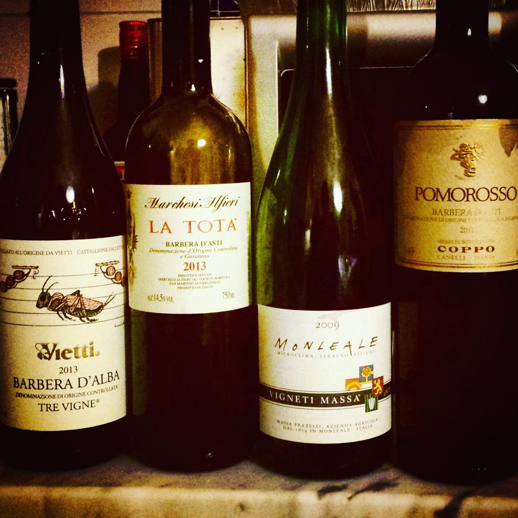 twistsimo's tweet photo. So nice #Barbera from #Piedmont! #barberadalba #collitortonesi #barberadasti #pomorosso #trevigne #latota #monleale http://t.co/5o4SaSakCQ