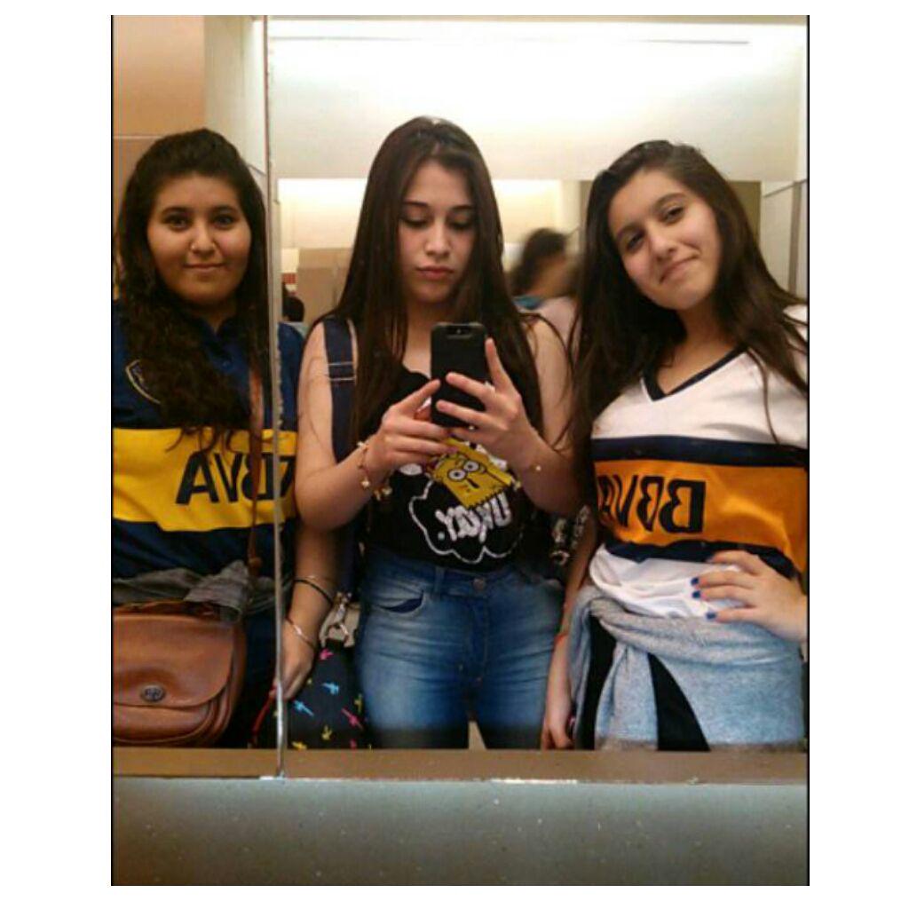 DaiZalazar's tweet photo. En el Unicenter cuando el mes pasado fuimos a ver #Boca3D 💙💛💙. (Nos lloramos todo de la emoción). Lindas! http://t.co/reUMkV97zk