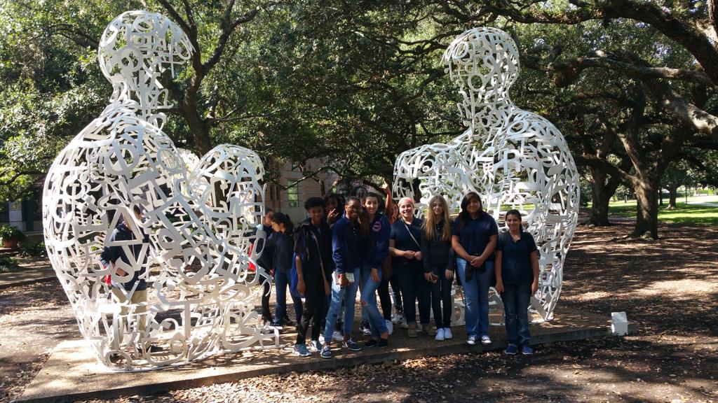 ShundaNicole's tweet photo. What do you see in these statues? #CTEFieldTrip #RiceUniversity #BaileyMS #SpringISDCounselors #CollegeBoundStudents http://t.co/LOVtyH5Mh0