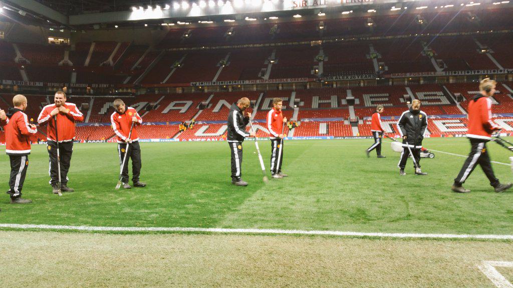 GuillemBalague's tweet photo. What happens to Old Trafford after a game... http://t.co/rVQhA2hHON
