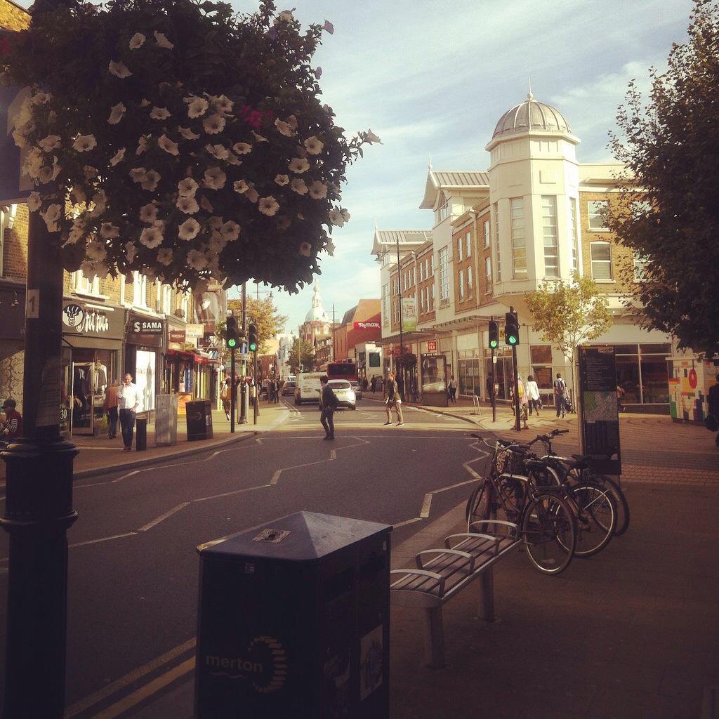 MissThriftStore's tweet photo. Hazy days #wimbledon #London #beautifulseptember #september #indiansummer #HelloOctober http://t.co/FwAoeAGfPY