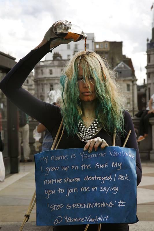 YasmineVanWilt's tweet image. I refuse ALL #oil funding for my #art. Stand w/ me, @royalcourt &amp;amp; @PlatformLondon. Let all #art be #fossilfundsfree