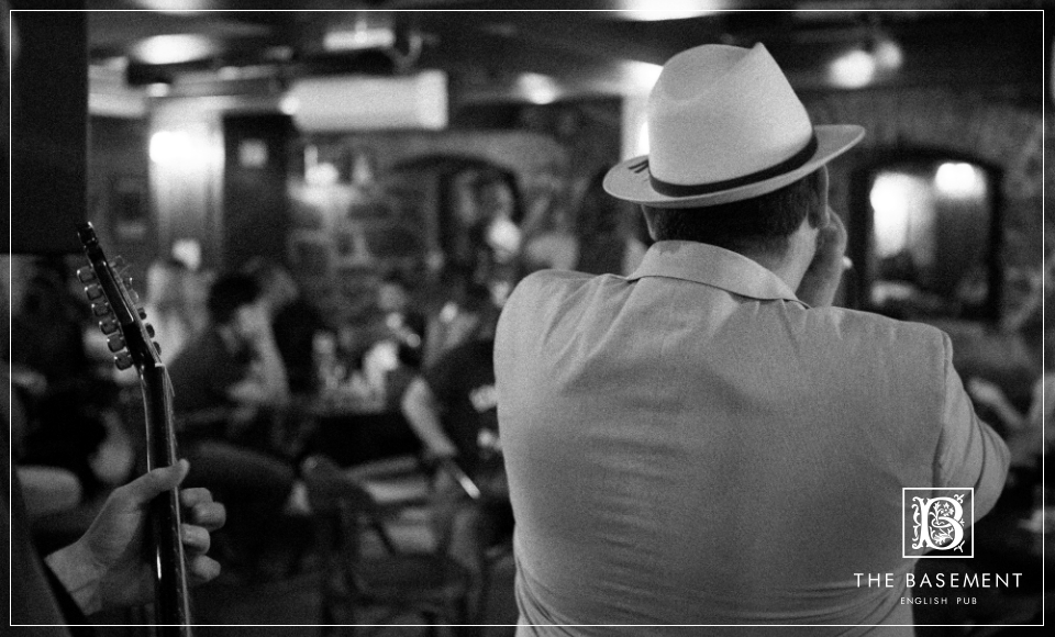 Todas às quartas, às 21 horas, você confere sucessos do blues na voz de artistas locais no The Basement Sessions.