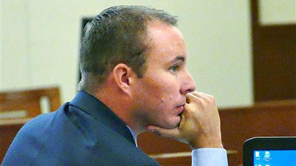 wsoctv's tweet photo. At 5:02: Attorneys taking step to clear name of Officer #Kerrick after charges dismissed: http://t.co/kpYhSo6YDs http://t.co/zXdsDVJJzf