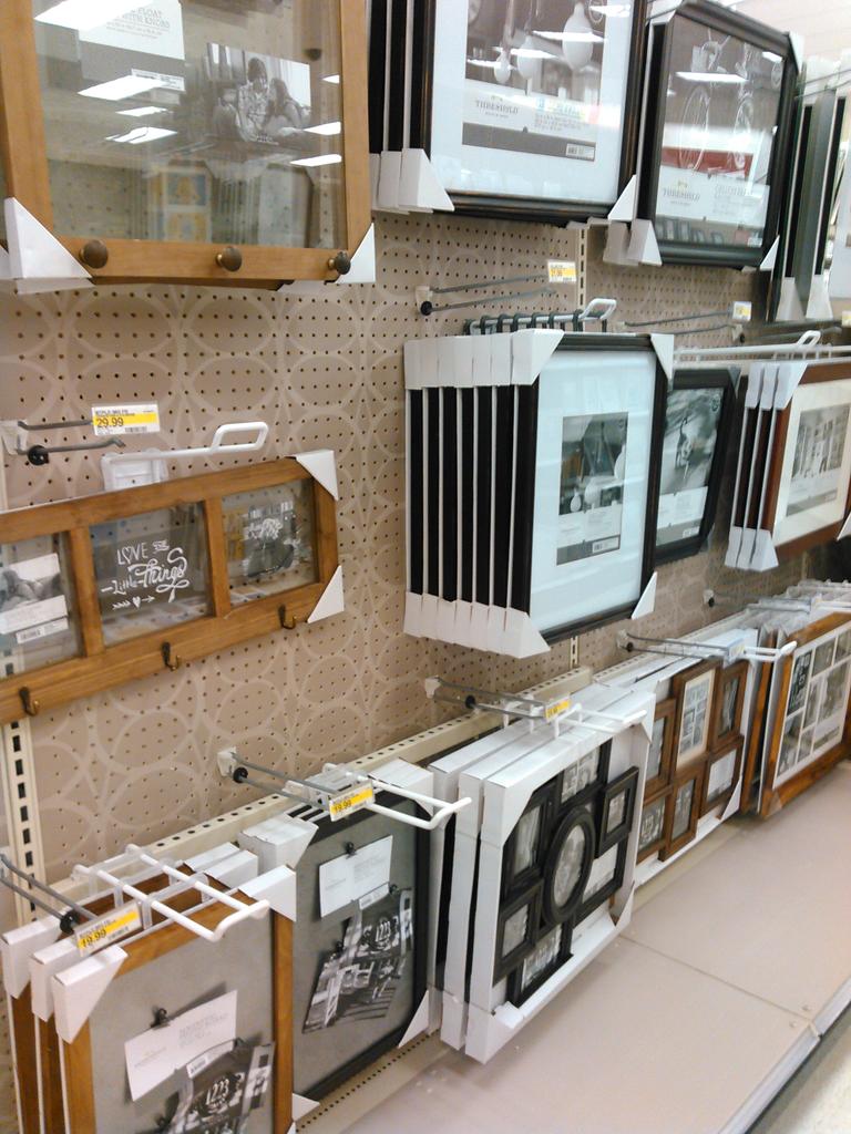 planogodess's tweet image. #labelhack  Used regular pegs for the regular labels, no more picking up signs and labels that fall off. @saragrabbe