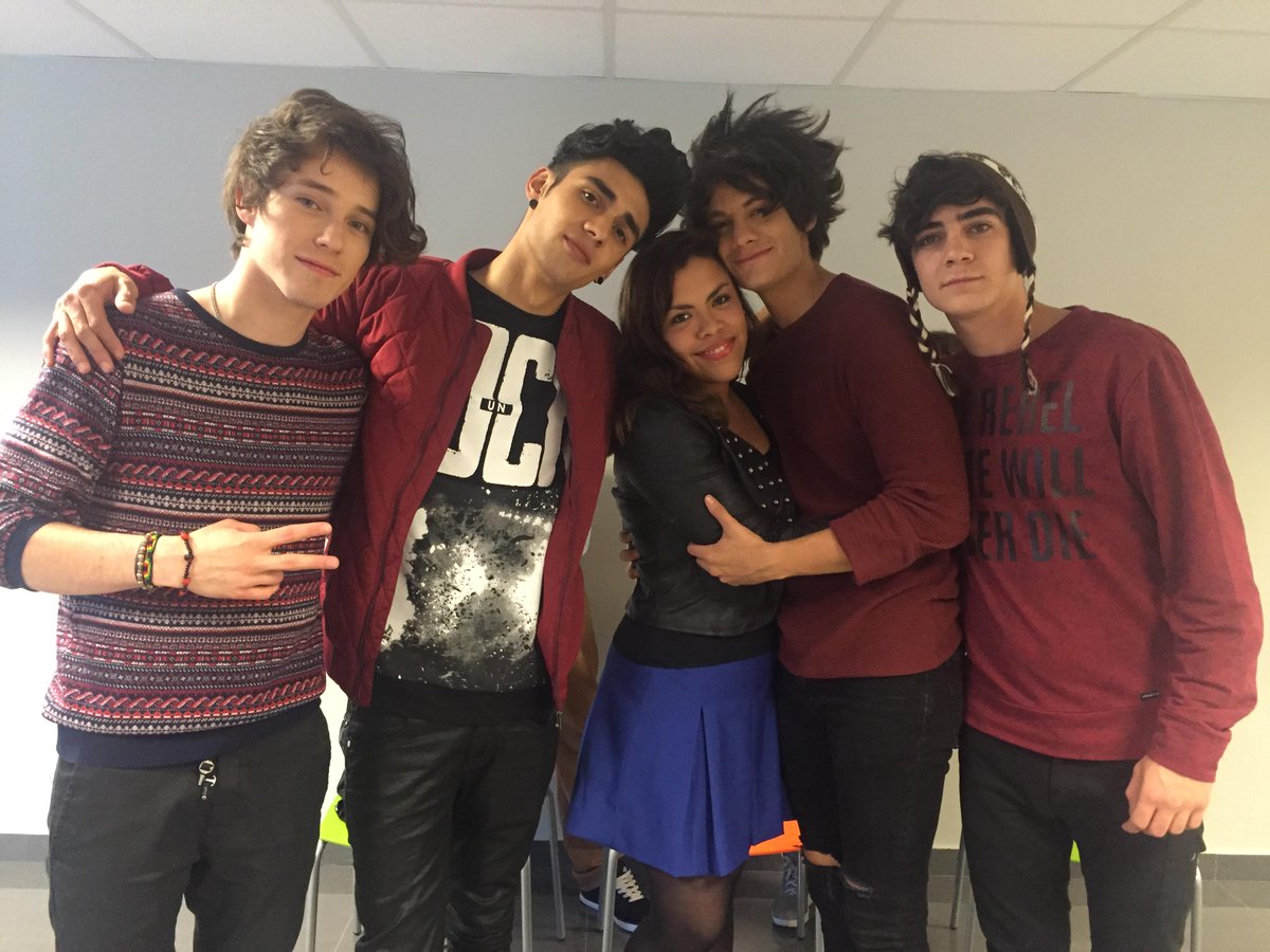 sonymusicperu's tweet photo. Nuestros @somosCD9 soprendieron a las #Coders con este lindo compartir. http://t.co/ldh9nUTIbi http://t.co/p3ERn3tbZy