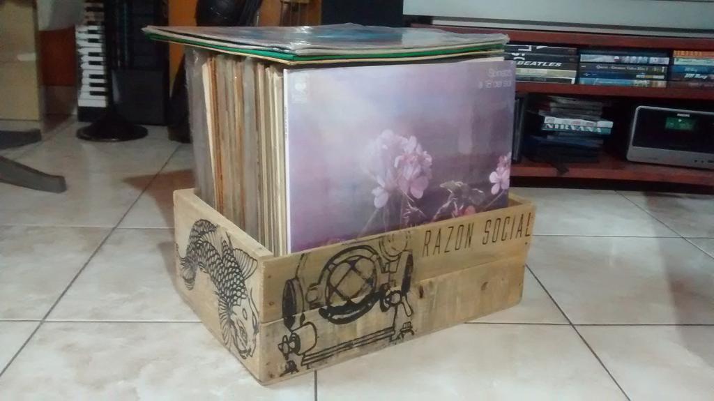 TuteCuac's tweet photo. #HaceGrandesCosas #serigrafia ..cajón para los discos !! Terminado y cumpliendo su función ... http://t.co/Aq9rPtiQ4a