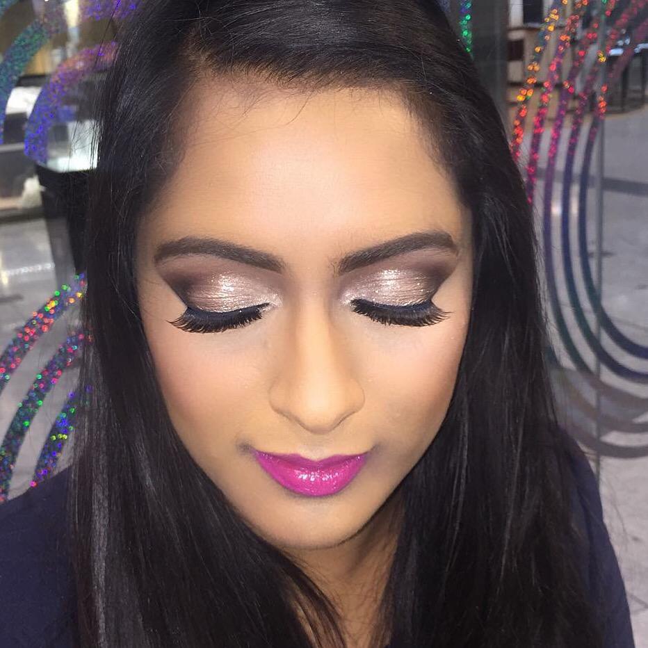 blendmakeuplond's tweet photo. Gold sparkles 💫 #blendmakeuplondon #mua #makeup #freelance #sidcup http://t.co/IfHT9XitGq